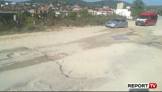Rruga Roskovec-Berat totalisht e amortizuar, ankohen shoferet! Kryebashkiakja: Do të gjejmë një zgjidhje (VIDEO)