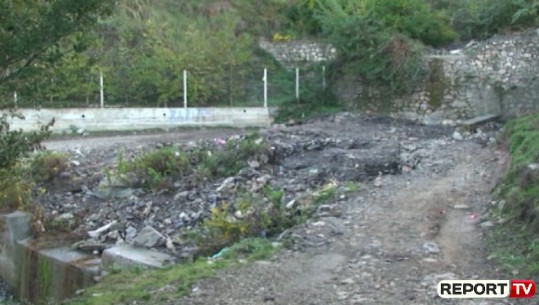 Dëmtohet rruga në Malbardhë të Kurbinit, banorët: Prej dy javësh asnjë masë 