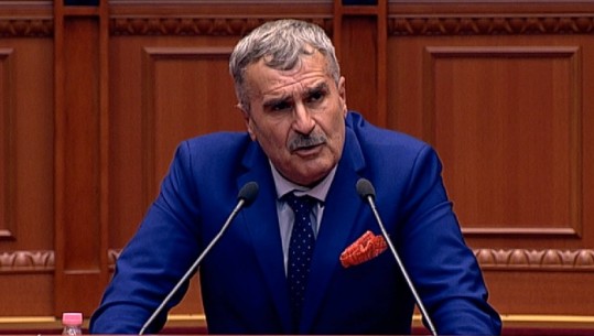 Gjuzi sërish replika me Ruçin: E ka fajin Berisha që nuk ta veshi atë fustanin e grave (VIDEO)