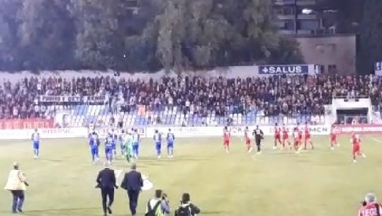 Renisi bën bashkë Partizanin dhe Kukësin, lojtarët vendosin lule tek fotoja e tifozit të ndjerë (VIDEO)