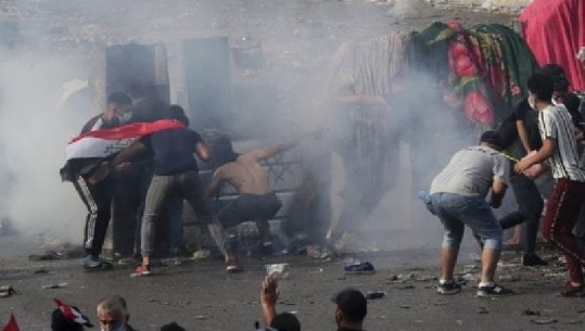 Irak, njerëz të panjohur dhe të maskuar me kapuç qëllojnë mbi protestuesit, të paktën 18 të vdekur, nga 1 tetori 250 viktima