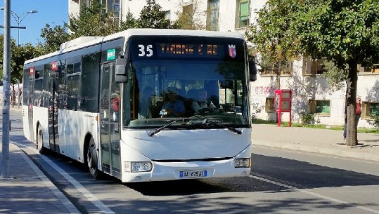 Dy hajdutët e 'pagdhenur' në autobusat e Tiranës! Njëri në pranga, 65-vjeçari në kërkim
