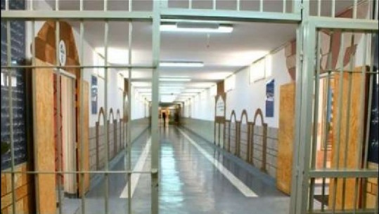 Tentoi të fusë heroinë në burgun e Fushë-Krujës, arrestohet 35-vjeçari
