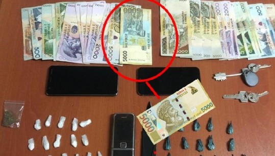 Kokainë me '5 mijë lekëshin e ri', kapen me 33 doza drogë gati për shpërndarje dy të rinjtë në Tiranë