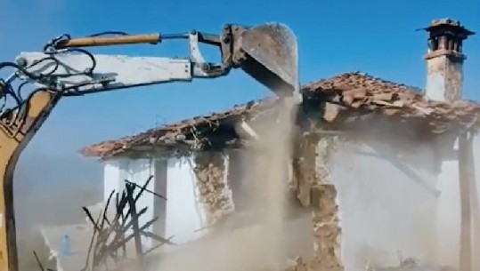 U dëmtua nga tërmeti i shtatorit, Bashkia e Tiranës nis rindërtimin e shtëpisë në Petrelë
