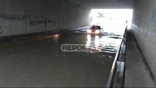 Probleme nga reshjet edhe në Lezhë dhe Kurbin, nuk ka as drita (VIDEO)
