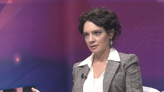 Gjuzi e cilësoi kryeministre të ardhshme/ Përgjigjet Elisa Spiropali (VIDEO)