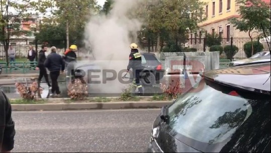 Shpërthen në flakë një makinë në Elbasan (VIDEO)