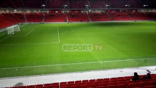 Të gjithë me celularë në duar për të filmuar, spektakël dritash në stadiumin Arena Kombëtare (VIDEO)