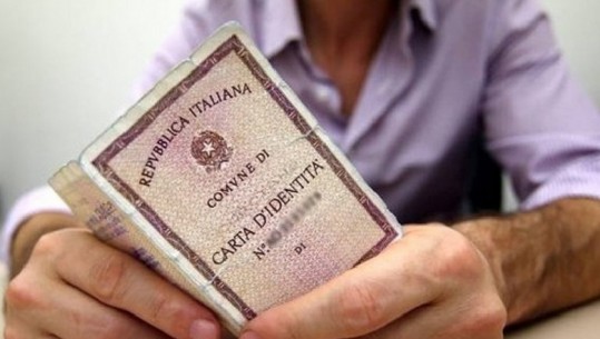 Gati për në Durrës/ 2 shoferë shqiptarë kapen më 196 karta identiteti Italiane në Bari 
