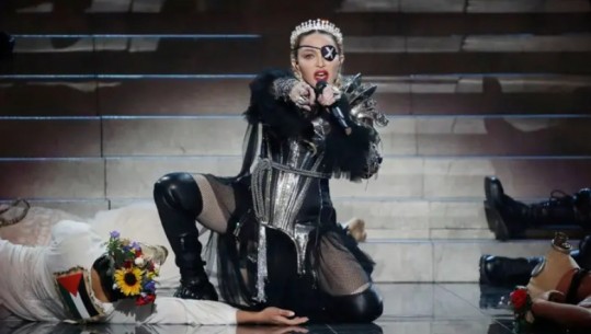 Madonna hidhet në gjyq nga fansi i çmendur...cila është arsyeja