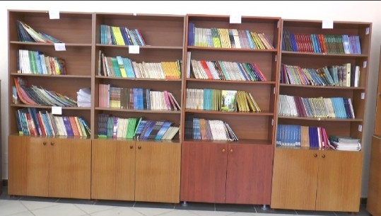 Shkrimtarë dhe mësues: Letërsia artistike mungon në bibliotekat e shkollave (VIDEO)