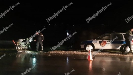 Aksident në aksin Pogradec-Korçë, makina përplas motorin, një i plagosur (VIDEO)