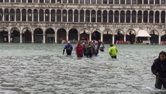 Alarm i Kuq në Venecia, nga përmbytjet lartësia e ujit 187 cm, dëmtohen monumentet historikë, 20 ciklone në gadishull, dy viktima (VIDEO)