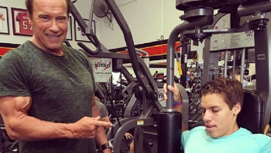 Djali i Arnold Schwarzenegger fotografohet me të dashurën shqiptare
