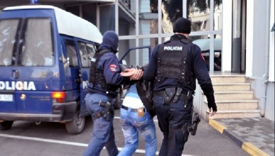 EMRI/ Në kërkim ndërkombëtar për prostitucion, arrestohet në Tiranë 51-vjeçari nga Fieri