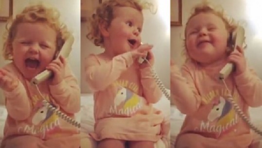 Njihuni me vogëlushen gazmore që flet në telefon me shoqen imagjinare (VIDEO)