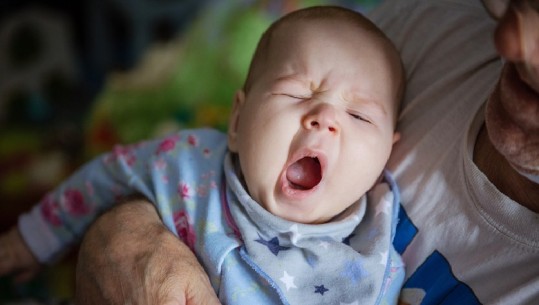 10 gabimet që bëjnë prindërit gjatë vënies në gjumë të fëmijës