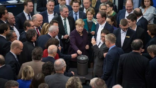Bundestagu e kthen në detyrim mbrojtjen e klimës