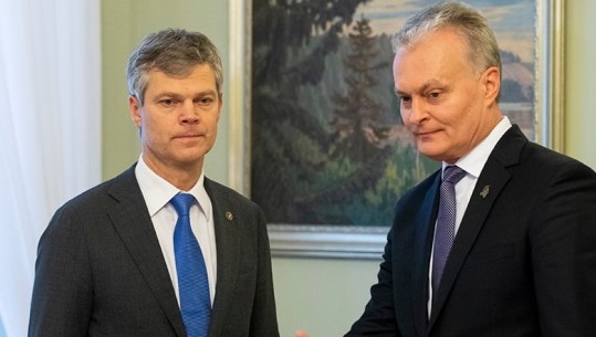 Rikthehet për një ditë 'Lufta e Ftohtë', Rusia shkëmben spiunët me Lituaninë e Norvegjinë