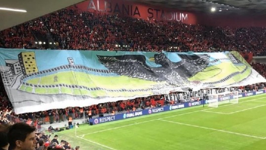 Stadiumi që u ngrit në themelet e një emri historik, tifozët kuq e zi sjellin 'Qemal Stafën' në mënyrën më të veçantë(VIDEO)