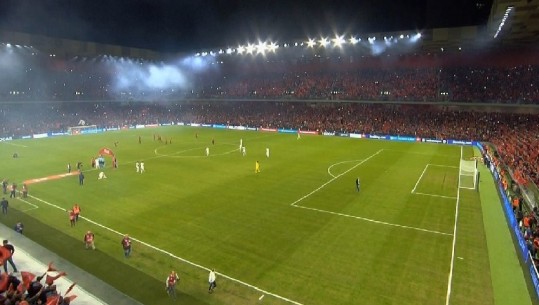 Jo vetëm “Rama ik”, cila ishte parulla tjetër që tifozët shpalosën në ndeshjen Shqipëri-Francë (FOTO-VIDEO)