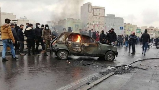 Irani në kaos, më shumë se 100 të vdekur, autoritetet: Të varen udhëheqësit e revoltës (VIDEO)