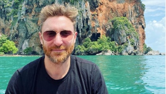 David Guetta fotografohet me të dashurën 25 vite më të re gjatë pushimeve