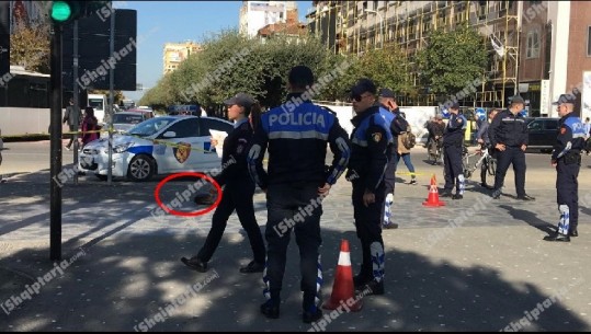 U dyshua për lëndë plasëse, xhenierët shpërthejnë çantën e mbushur me vegla pune tek Sheshi Skënderbej në Tiranë (VIDEO)
