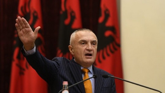 Meta kërkon mbështetjen e shqiptarëve, bën përshëndetjen fashiste live në Konferencë (VIDEO)