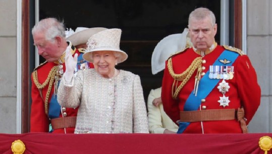 Mbretëresha Elisabeth e Anglisë dëbon princin Andrew nga pallati mbretëror