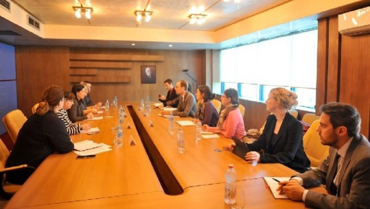Gjonaj takim me delegacionin e FMN: Forcimi i shtetit të së drejtës, i rëndësishëm për zhvillimin ekonomik