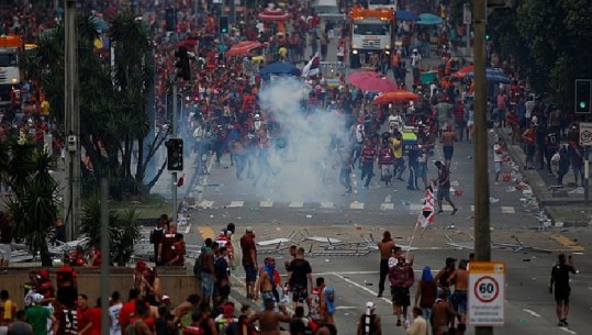 Kupa Libertadores sjell kaos në Brazil, tifozët e Flamengos përplasje të dhunshme me policinë