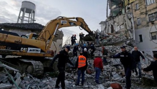 Tërmeti në Shqipëri/ Një ndërtesë e dëmtuar në Durrës, video në pjesën e brendshme të godinës