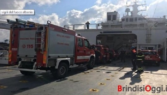 Një anije e Rojes Bregdetare Italiane u nis nga Brindisi me mjete dhe zjarrfikës për në Shqipëri