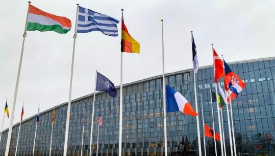 Viktima nga tërmeti në Shqipëri, NATO ul flamujt në gjysmë shtizë