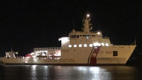 Arrin në Durrës anija me ndihma nga Italia 