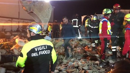 Makina e ndihmës nga Italia, me të gjithë ‘motorët’ e ndezur për të ndihmuar Shqipërinë (VIDEO)