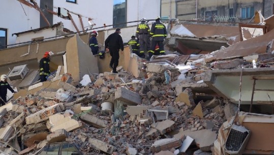 Dy të vdekur tek 6 katëshi në Durrës, vijon operacioni për të nxjerë trupat e tyre nga rrënojat (VIDEO)