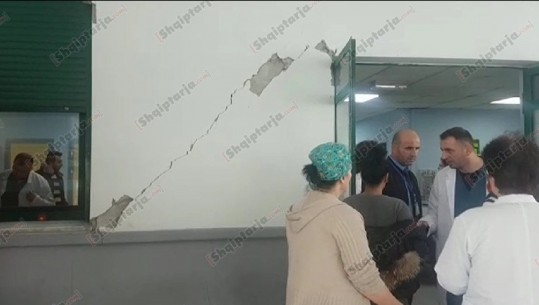 Lëkundjet e fundit të tërmetit/ Dëmtohen muret e Urgjencës në Durrës (VIDEO)