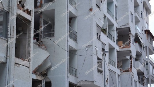 DËMET/ Shemben 2 godina në Thumanë: Rrezik! Në Tiranë banorët e 4 pallateve s'pranojnë të evakuohen! Në Durrës rrezik shembje një kompleks