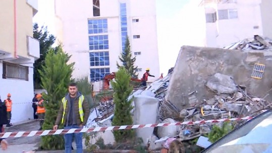 Hotel 'Mira Mare' të vetmet rrënoja ku po kërkohet, dyshohet për një person poshtë (VIDEO)