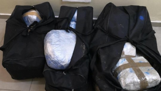  Dy shqiptarë mbushin çantat me drogë dhe nisen drejt Greqisë, arrestohen nga policia 