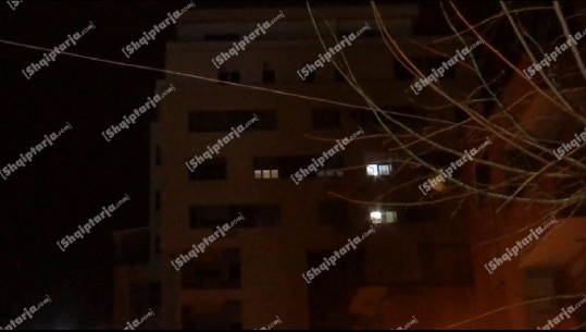 Vëzhgim në Durrës pas tërmetit! Banorët braktisin qytetin dhe lënë 'roje' dritat (VIDEO)