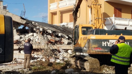 Durrës/ IKMT shemb një tjetër pallat të rrënuar në ish-Kënetë