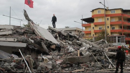 Pronari dyshon se ka ende trupa nën rrënoja, sot rinisin kërkimet te 'Mira Mare' në Durrës
