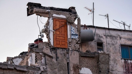 SOLIDARITETI ndërkombëtar/ Turqit vendosin ku do ndërtojnë 500 shtëpitë, Greqia: Të gjithë bashkë për Shqipërinë