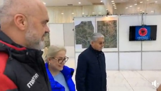 Rama në Qendrën Operacionale të Emergjencave Civile në Lezhë takon ish-ministren: Ku je më e mira në botë...(VIDEO)