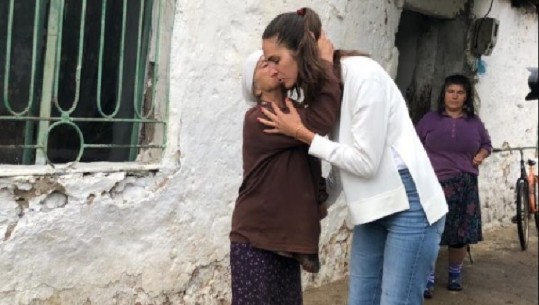 Modelja Emina Çunmulaj dhuron 10 mijë dollarë për personat e prekur nga tërmeti