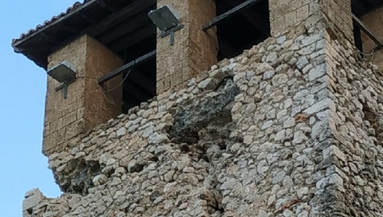 DËMET/ Shirit i kuq në Kalanë e Krujës! Shkëmbi poshtë saj rrezikon të shembet, evakuohen 4 banesa dhe bizneset (VIDEO)